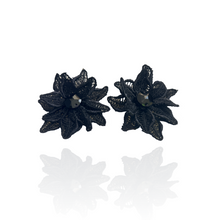 Cargar imagen en el visor de la galería, BLACK ROSE earring
