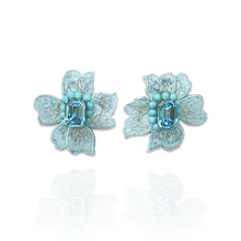 Cargar imagen en el visor de la galería, BLUE HYDRANGEA earrings
